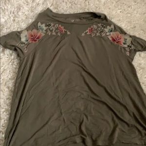 American Eagle shirt with flowers on the front!